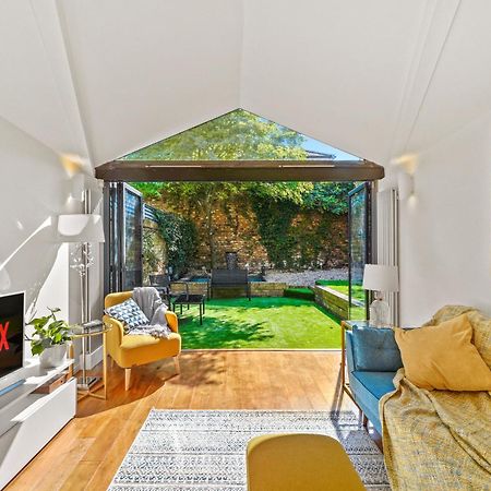Clapham Common Mews: Refurbished 3-Bedroom with Parking London Exterior photo