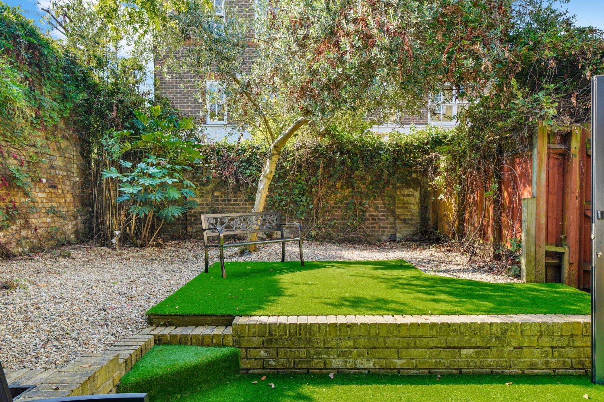 Clapham Common Mews: Refurbished 3-Bedroom with Parking London Exterior photo