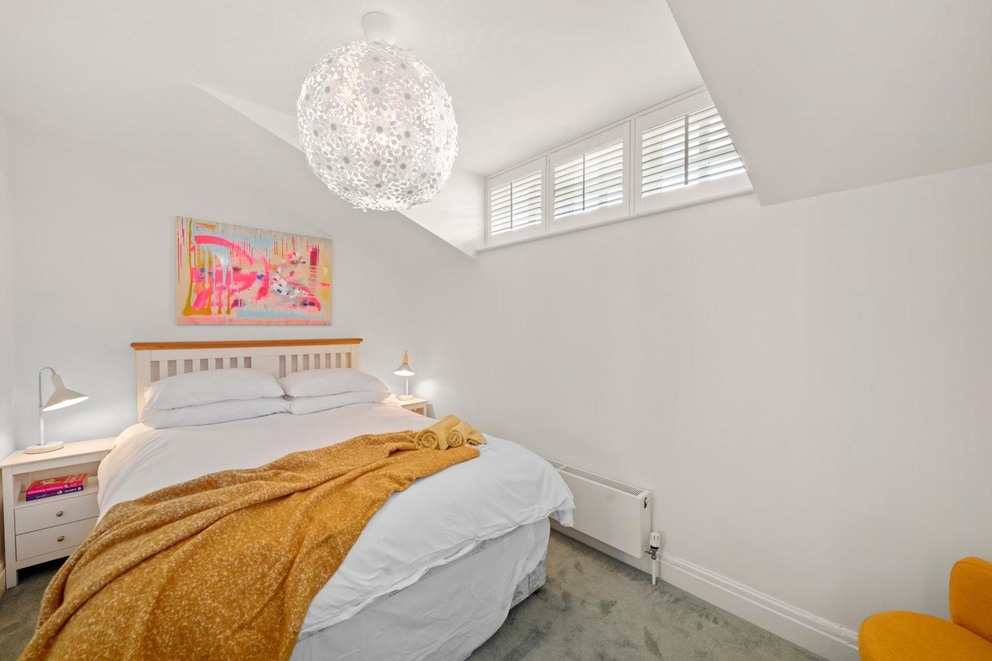 Clapham Common Mews: Refurbished 3-Bedroom with Parking London Exterior photo