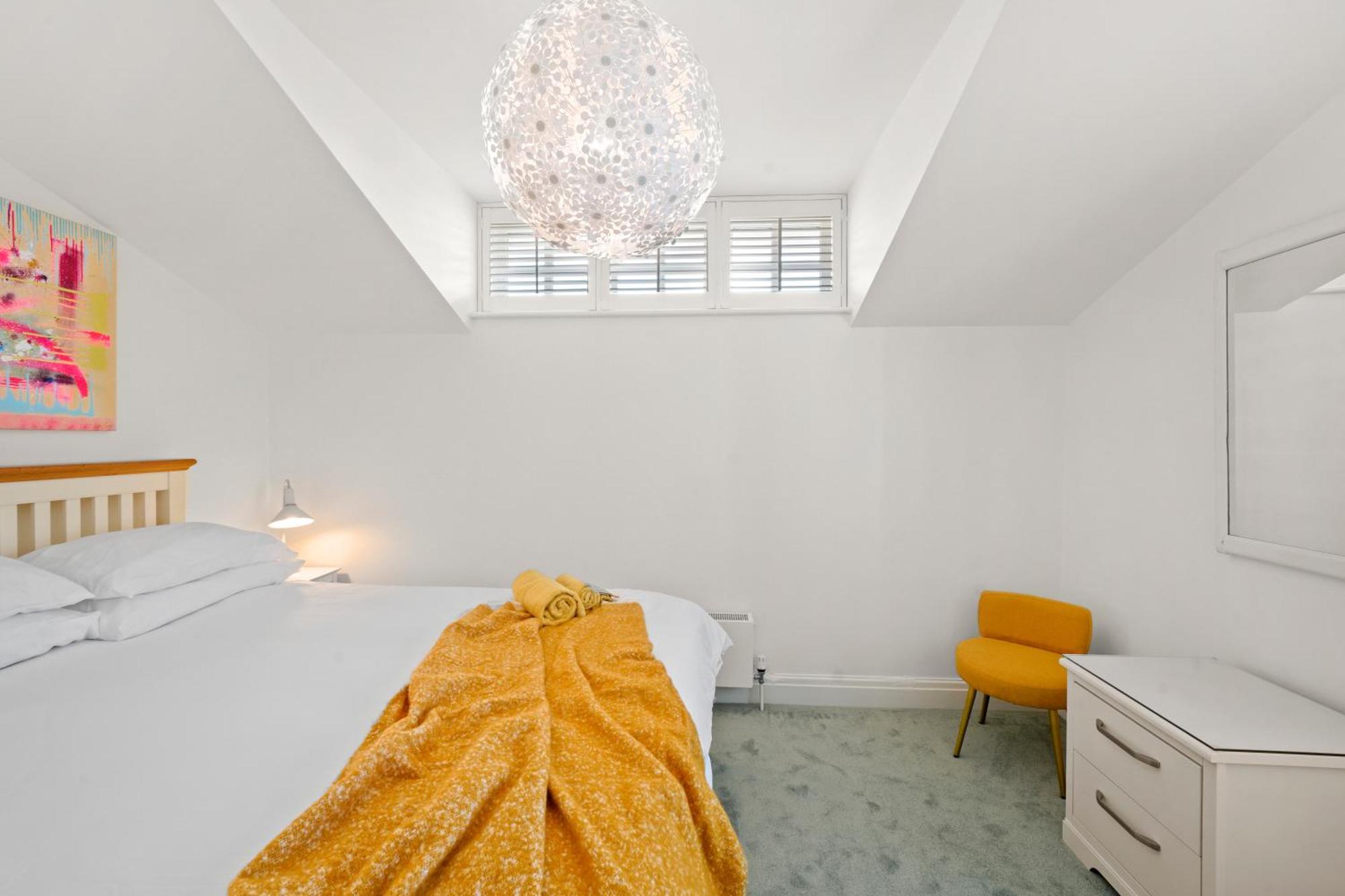 Clapham Common Mews: Refurbished 3-Bedroom with Parking London Exterior photo