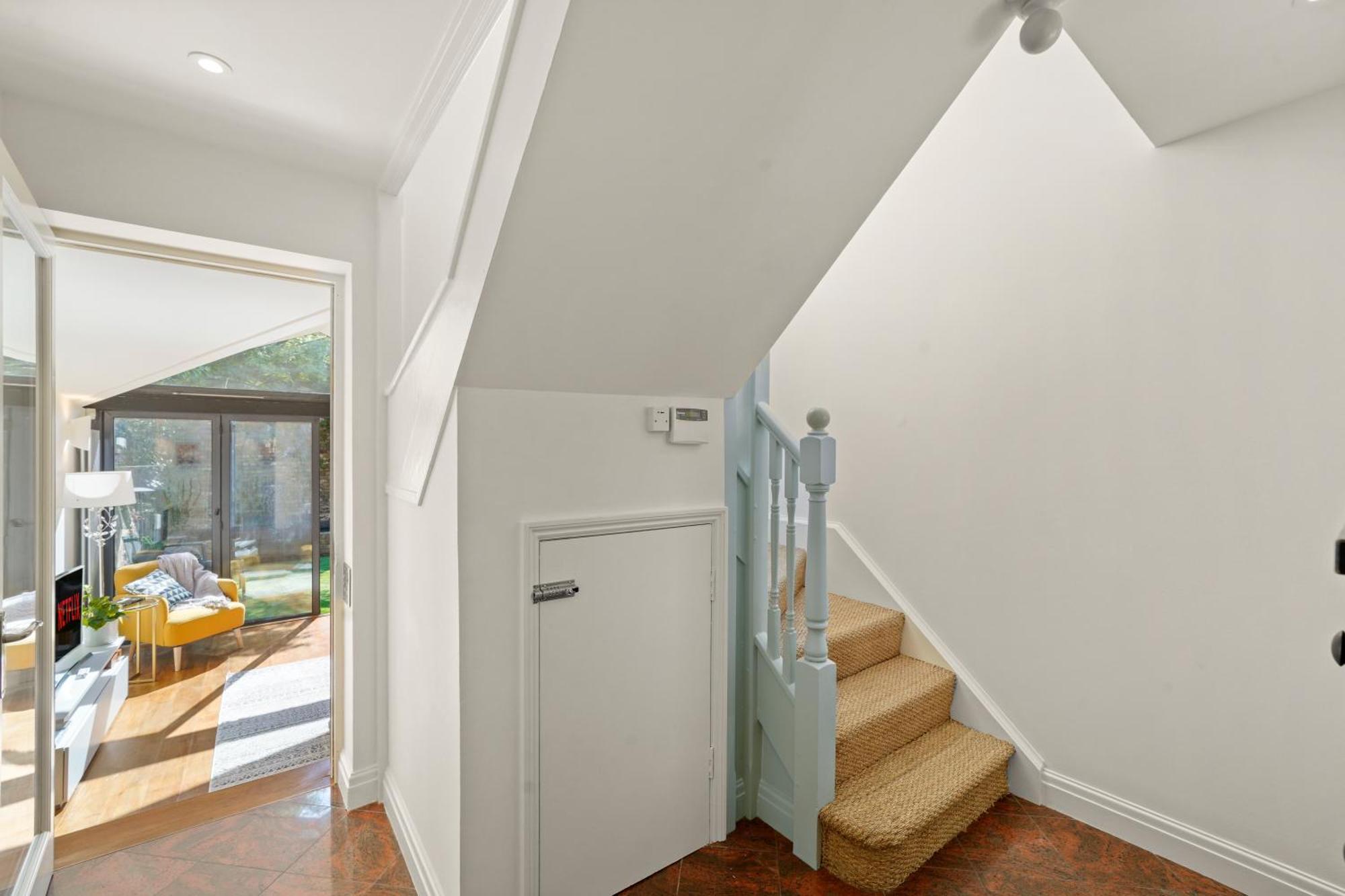 Clapham Common Mews: Refurbished 3-Bedroom with Parking London Exterior photo
