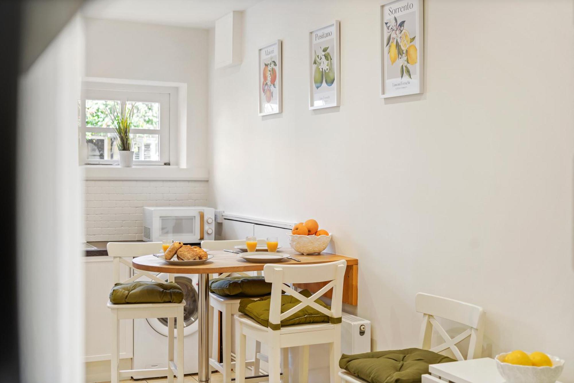Clapham Common Mews: Refurbished 3-Bedroom with Parking London Exterior photo